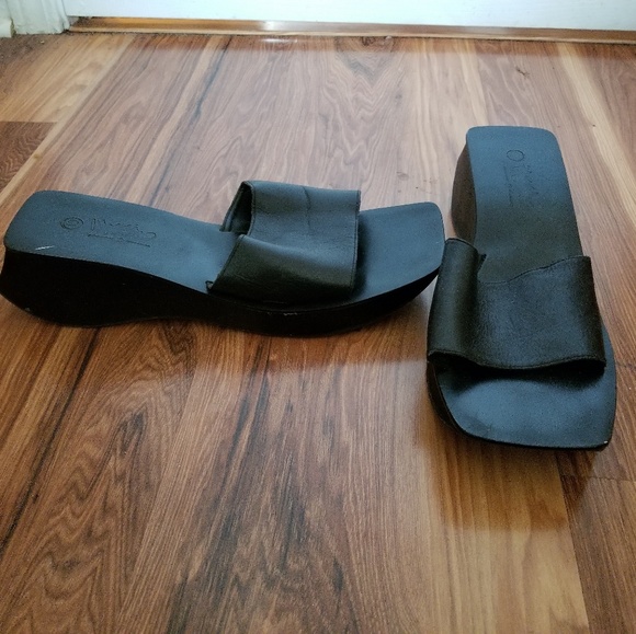 Mossimo Shoes - Picture 2 of 2